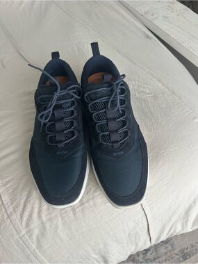 Wolf and Shepherd Men's Navy Mesh & Suede Lace-Up Sneakers - excellent condition